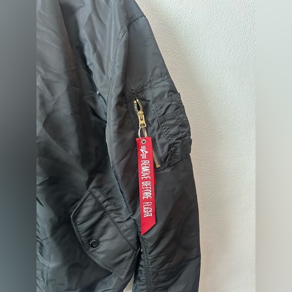 This Alpha Industries MA-1 Flight Jacket Bomber Jacket - Picture 2 of 9